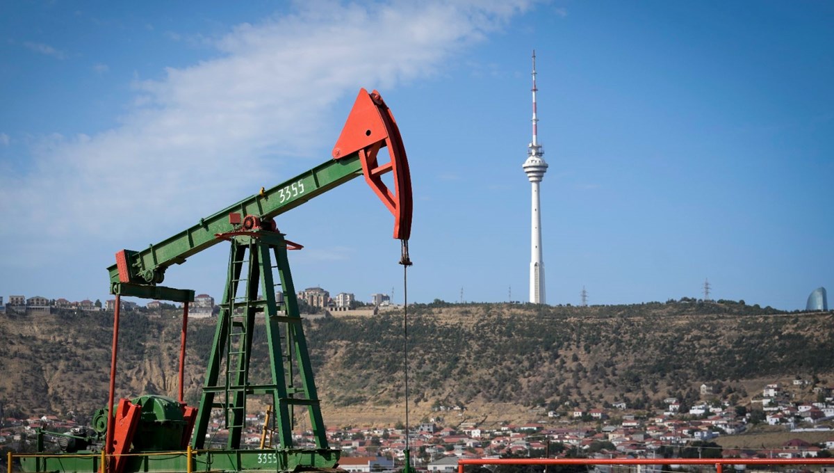 Azerbaycan'da petrol rafinerisinde yangın!