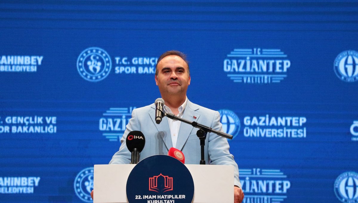 Bakan Kacır: Ay'a uzay aracı göndereceğiz