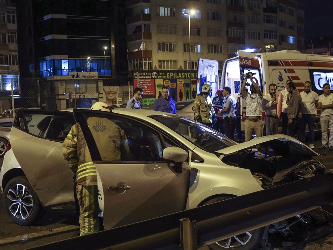Istanbul Da E 5 Te Kaza Ntv