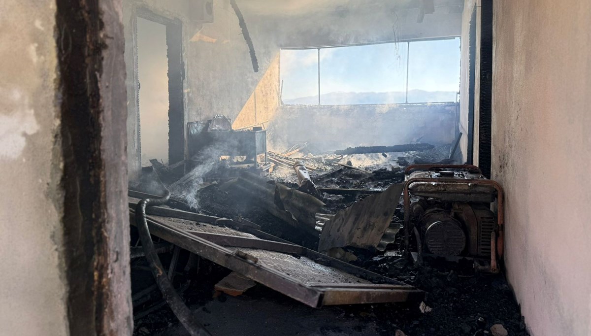 Sivas'ta yanan yayla evi kullanılamaz hale geldi