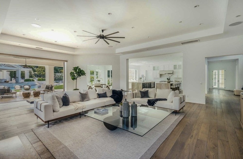 Madonna, The Weeknd'in evini 19,3 milyon dolara satın aldı 6 <p>Madonna’nın yeni evinde yeni komşuları arasında Drake, Dwyane Wade and Gabrielle Union, Lil Wayne, John Stamos, Lori Loughlin ve Kardashian-Jenner ailesinden üyeler bulunuyor.</p>