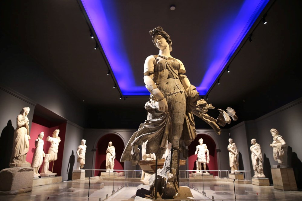 Yurt dışına kaçırılan 6 tarihi eser Türkiye'ye iade edildi - 9