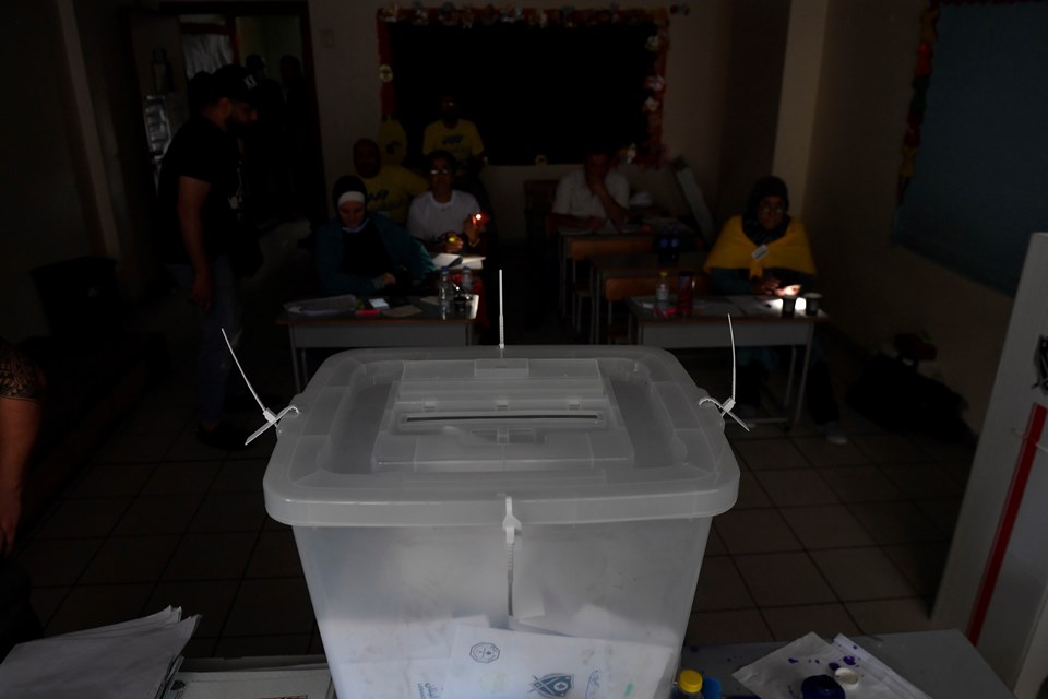 Lübnan'da seçim: Oylar karanlıkta sayılıyor - 2