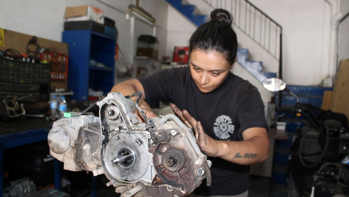 Eşi çırak bulamıyordu:  33 yaşındaki Hayriye Motor ustası oldu