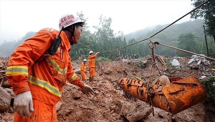 Çin'de heyelan faciası: 10 ev toprak altında kaldı, 30 kişi kayıp