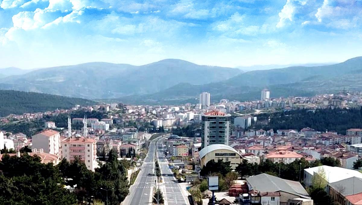 Bilecik'in yüksek kesimlerine kar yağdı