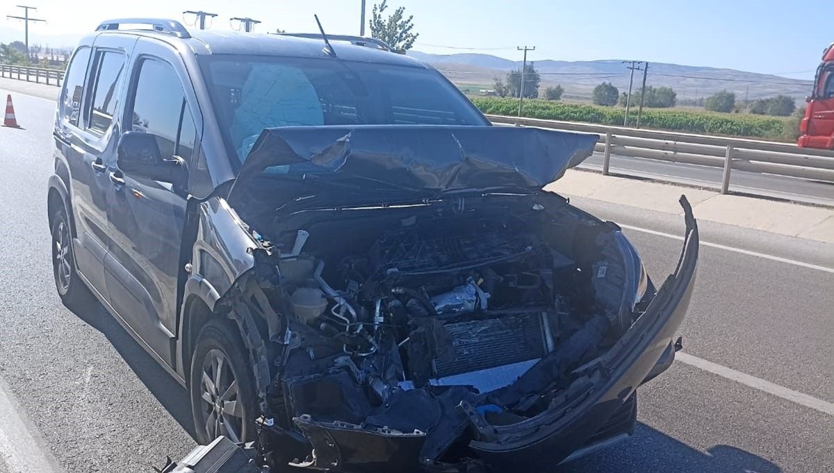Afyonkarahisar’da trafik kazası: 6 kişi yaralandı Afyonkarahisar’da trafik kazası: 6 kişi yaralandı