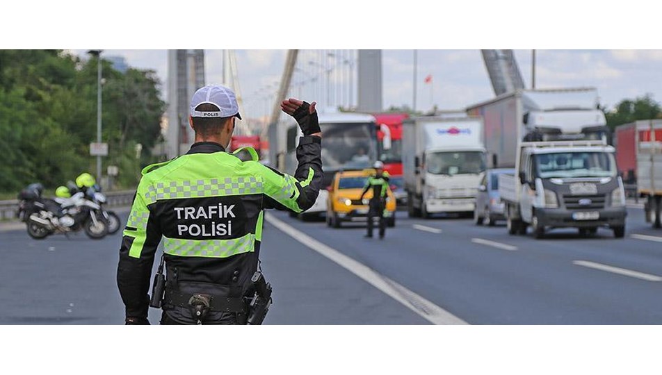 Hız sınırını 1 km aşan sürücünün cezasına iptal
