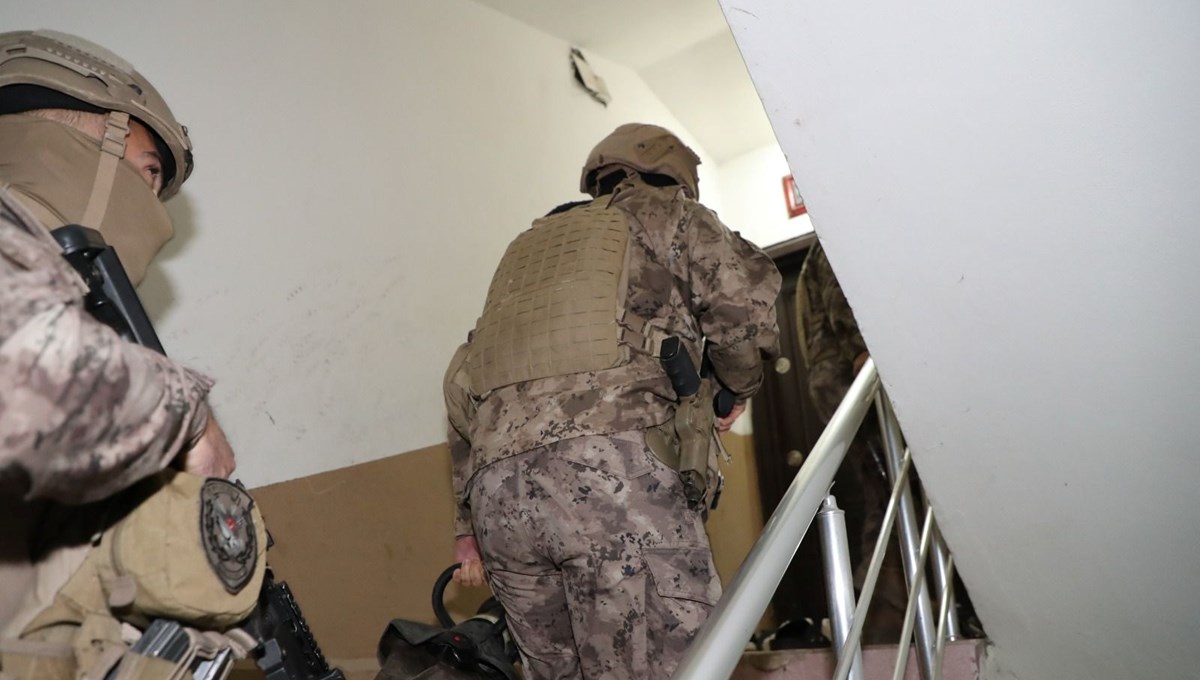 Yurt dışından talimatla suça karışan 20 zanlı yakalandı