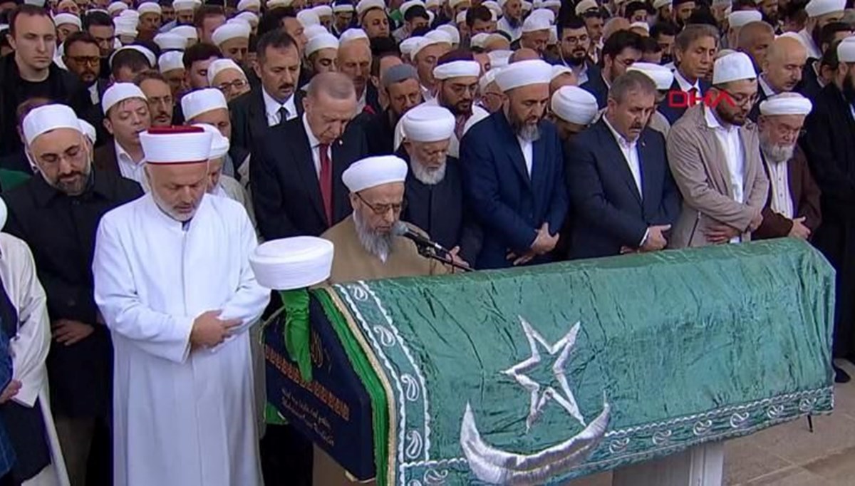 İsmailağa Cemaati'nin lideri Hasan Kılıç son yolculuğuna uğurlandı İsmailağa Cemaati'nin lideri Hasan Kılıç son yolculuğuna uğurlandı
