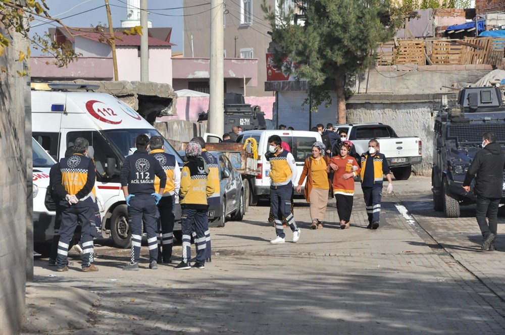 Diyarbakır'da kısıtlama gününde ortalık savaş alanına döndü: 20 yaralı - 6