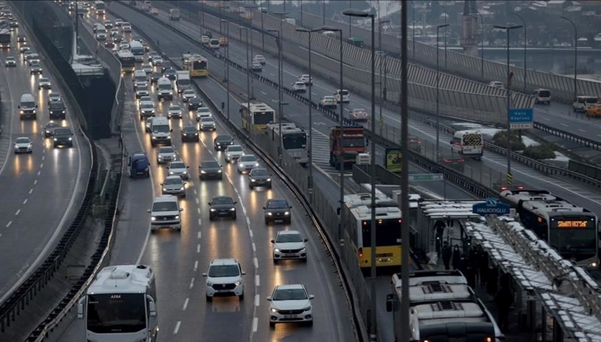 İstanbul'da mesai sonu trafik yoğunluğu İstanbul'da mesai sonu trafik yoğunluğu