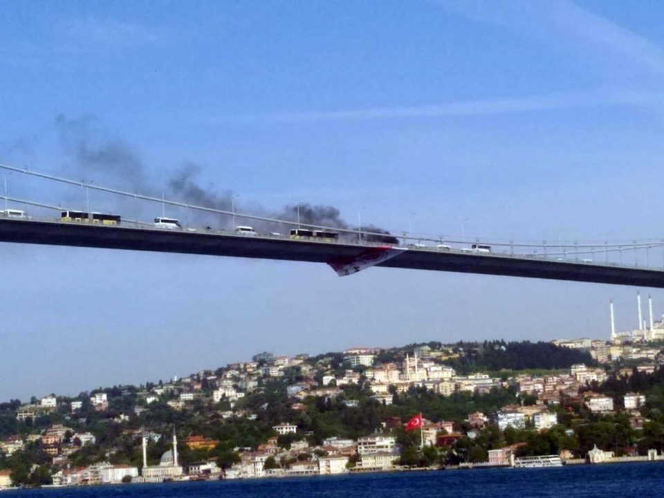 SON DAKİKA: Aracını ateşe verdi sonra köprüden atladı - 1