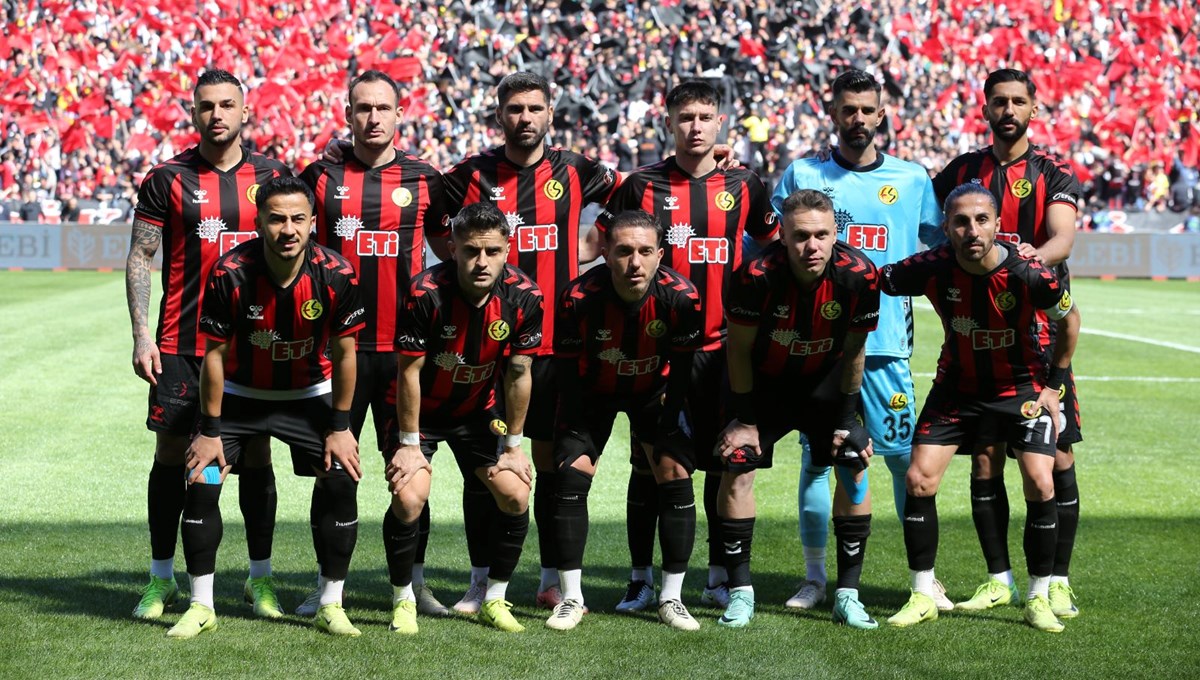 Eskişehirspor'un Amatör'deki maçında izdiham