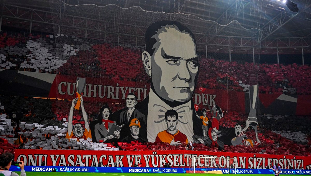 Galatasaray taraftarından 29 Ekim koreografisi: Galatasaray taraftarından 29 Ekim koreografisi: