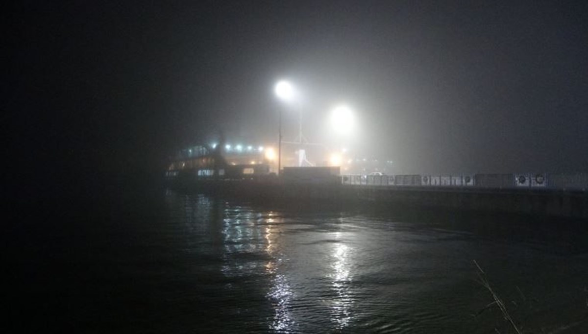 Çanakkale Boğazı yoğun sis nedeniyle transit gemi geçişlerine kapatıldı