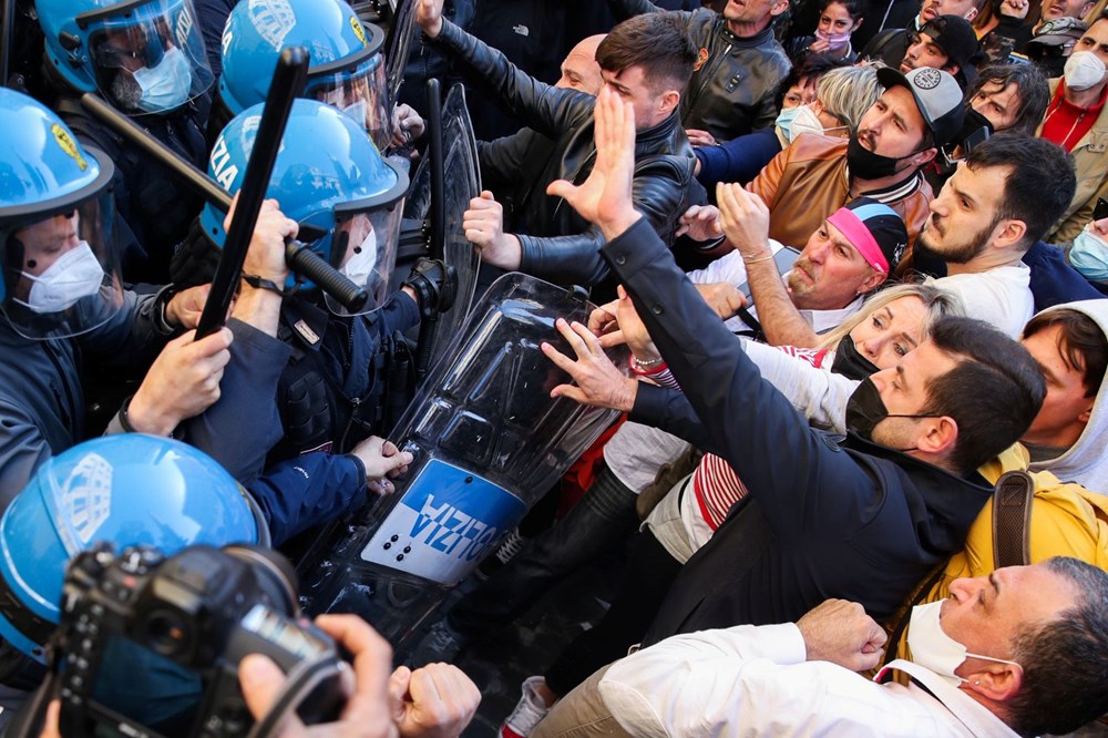 Tradesmen protest for 'restriction' in Italy - 10