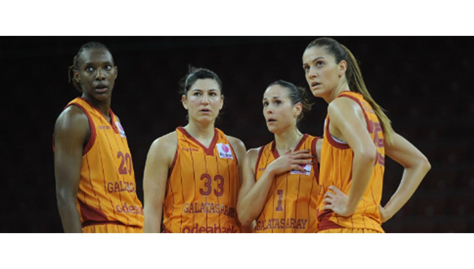 Yangın çıktı, Galatasaray maçı yarıda kaldı