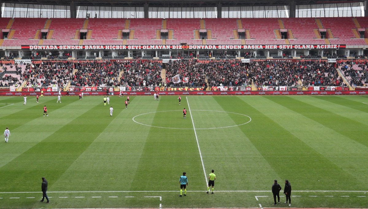 Eskişehirspor, Eskişehir Demirspor'u 6 golle geçti Eskişehirspor, Eskişehir Demirspor'u 6 golle geçti