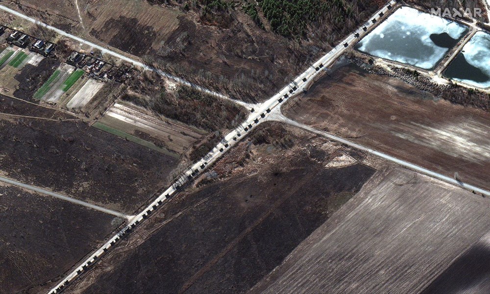 Putin’in
yıkım ordusu: 64 kilometrelik konvoy Kiev sınırında durdu - 13