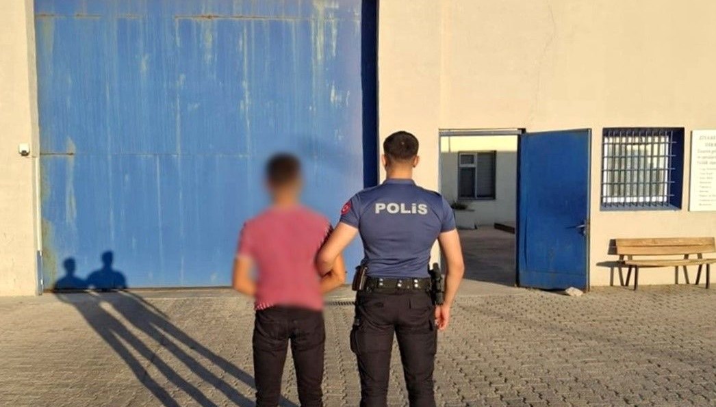 İki yıl hapis cezasıyla aranan şahıs yakalandı