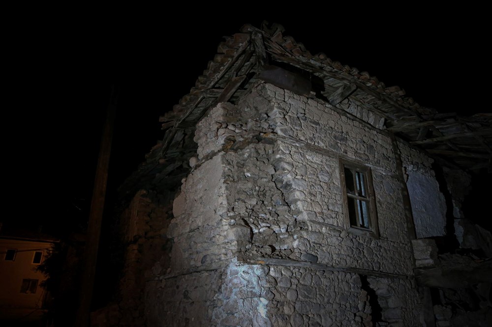 Köylerde son durum: Evlerde derin çatlaklar oluştu - 2