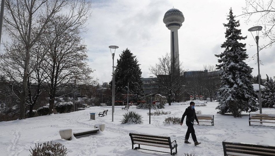 Valilikten kar yağışı uyarısı: Ankara'da bugün okullar tatil