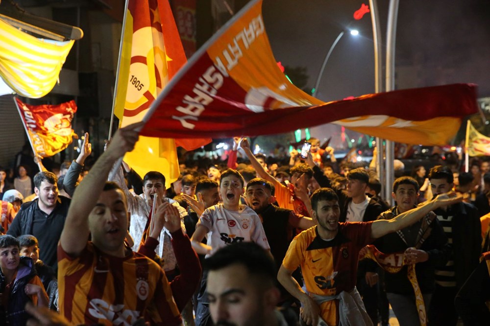 Galatasaray şampiyon oldu taraftar sokağa döküldü - 34