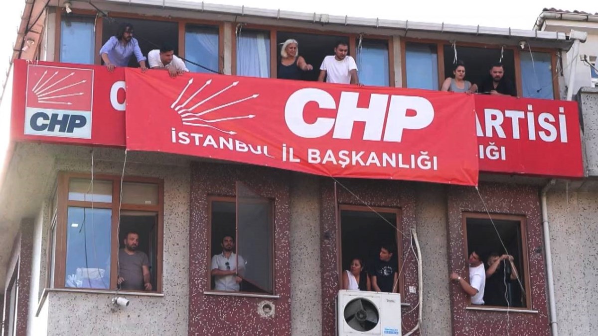 CHP Genel Merkezi, İstanbul İl Başkanlığı binasının Bahçelievler İlçe Başkanlığı binasına taşındığı duyuruldu. Alınan karar üzerine binada CHP İstanbul İl Başkanlığı yazısının bulunduğu görüldü.