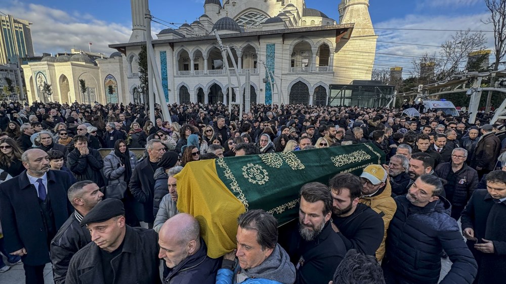 Kartalkaya yangın faciası: Vücudundaki kırıklara aldırmadı, eşi ve 2 çocuğunu son yolculuklarına uğurladı - 7
