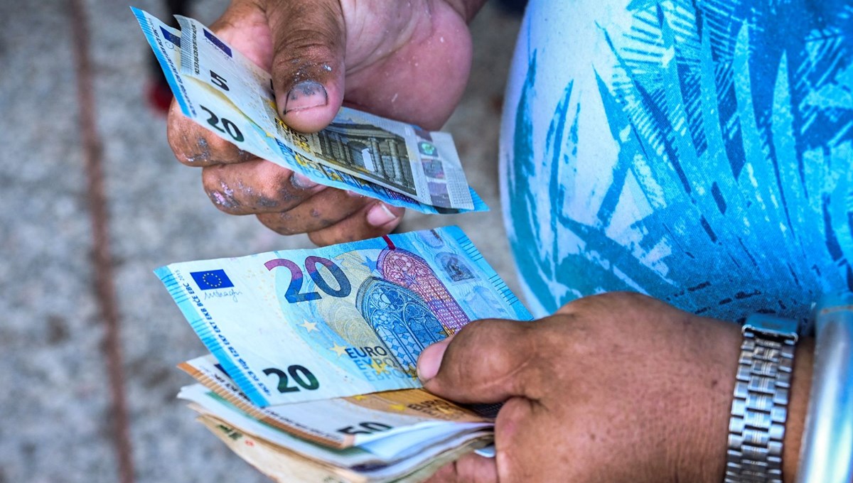 Euro para birimi 26 yaşında Euro para birimi 26 yaşında