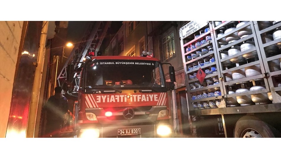 Fatih'te korkutan yangın