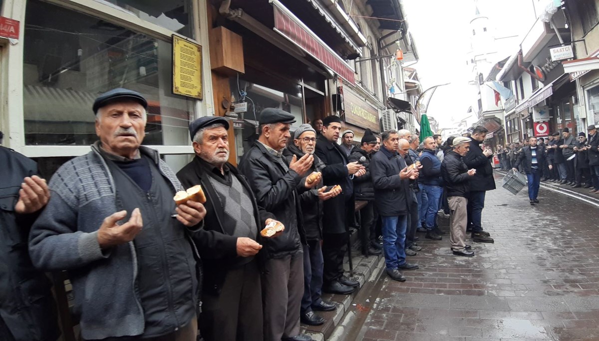 7 asırlık gelenek sürüyor: 7'den 70'e herkes eşlik ediyor