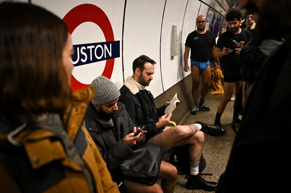 Londra'da 'Pantolonsuz Metro Günü' eğlencesi - 12