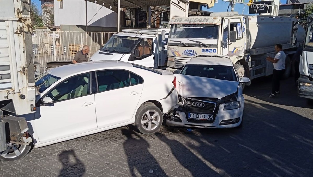 Adıyaman'da 4 araç birbirine girdi