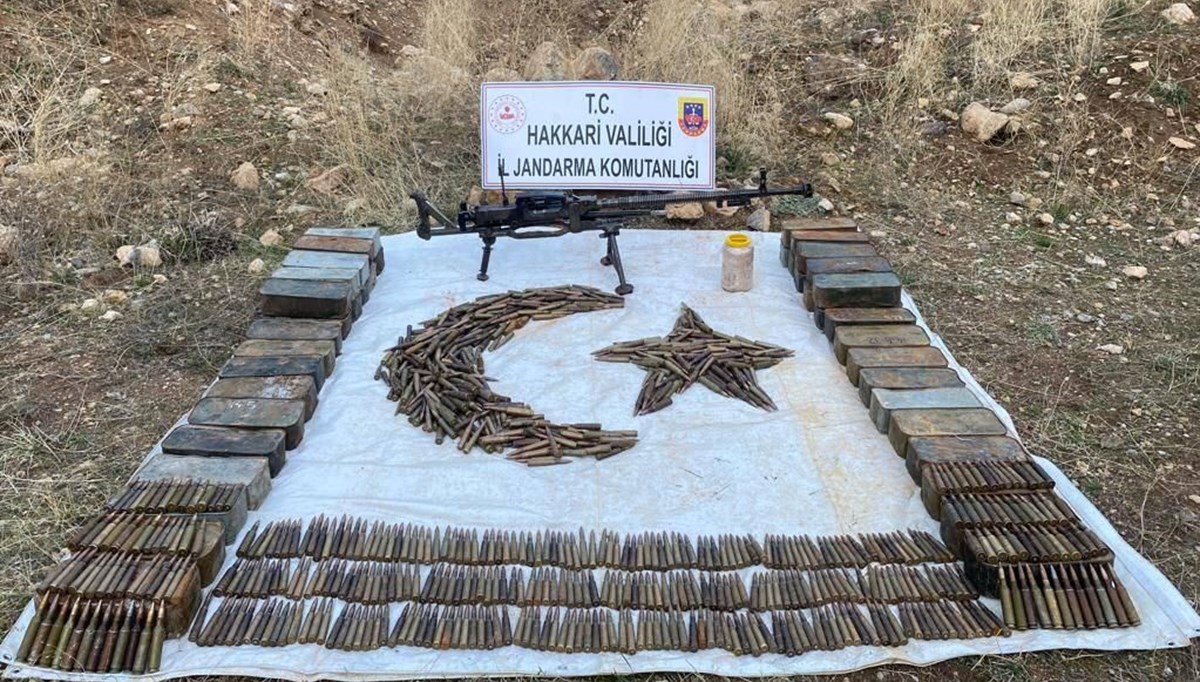 Hakkari'de PKK'lı teröristlere ait silah ve mühimmat ele geçirildi