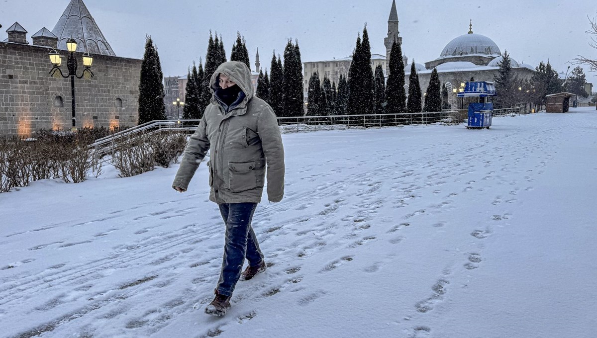 Erzurum ve Tunceli'de yüzlerce yerleşim yerine kardan ulaşım sağlanamıyor Erzurum ve Tunceli'de yüzlerce yerleşim yerine kardan ulaşım sağlanamıyor
