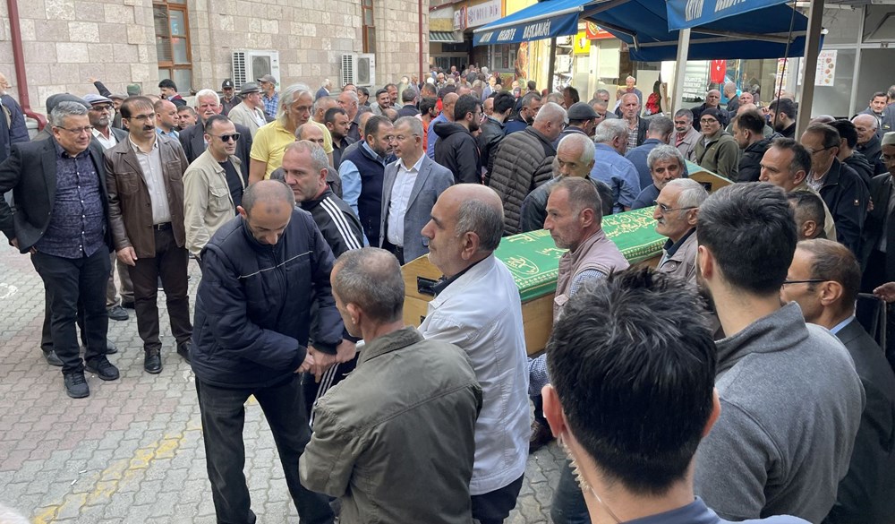 ''Dünyanın en uzun burunlu insanı'' son yolculuğuna uğurlandı - 3