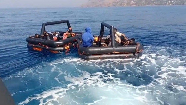 19 kaçak göçmen kurtarıldı