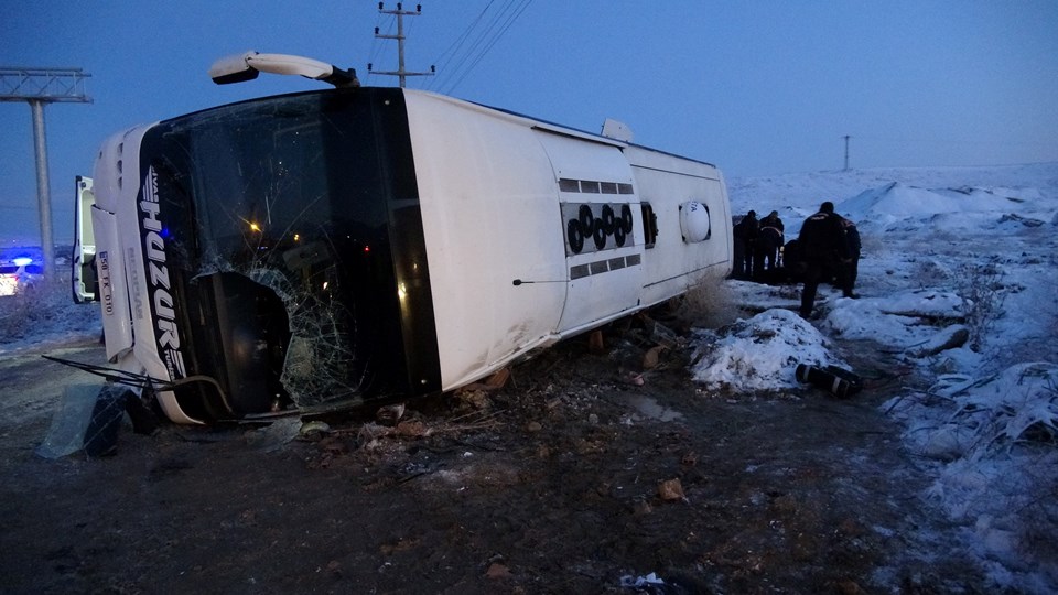 Yozgat ve Erzincan'da otobüs kazası: 3 kişi öldü 46 kişi yarandı - 1