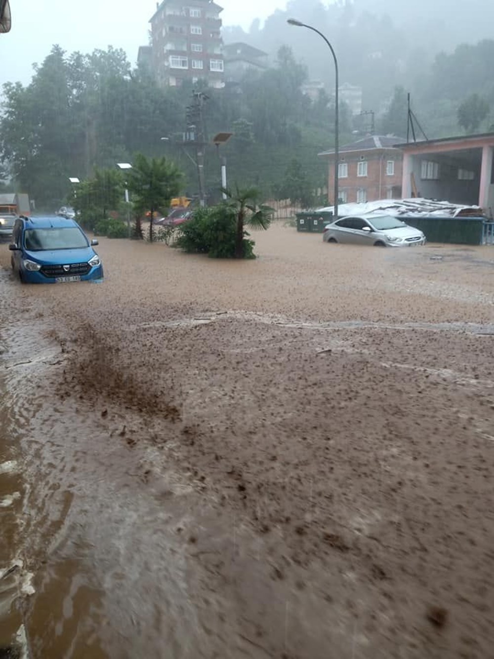 Şiddetli yağış Rize'yi de vurdu: 2 can kaybı - 15