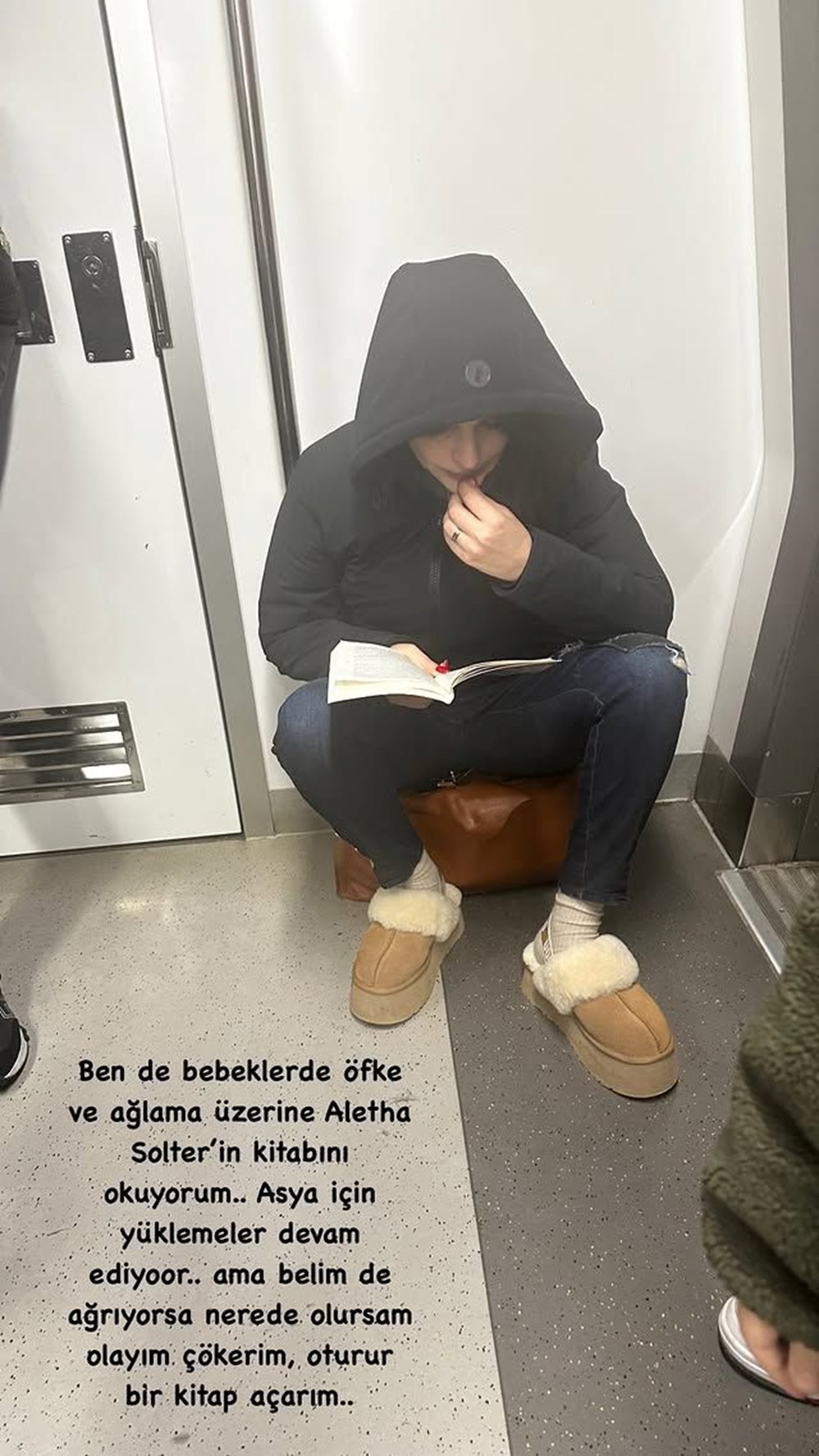 Şarkıcı Edis kar nedeniyle metroya bindi (Toplu taşıma kullanan ünlüler) - 8