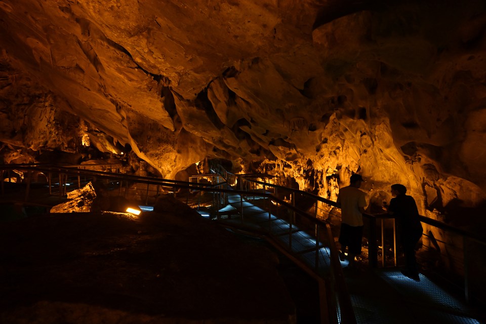 Tulumtaş Mağarası sıcak havadan bunalanların akınına uğradı - 1