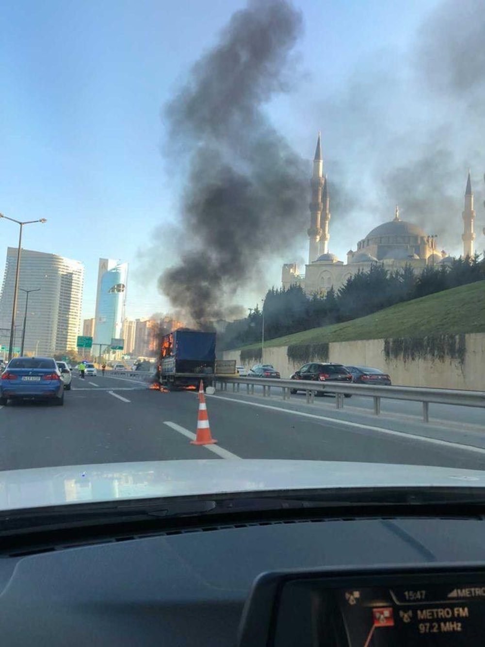 TEM'deki araç yangını trafiği kilitledi - 1