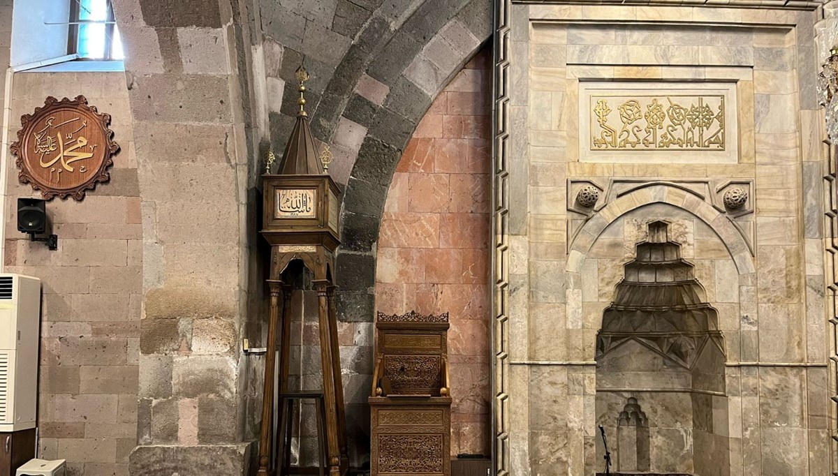 890 yıllık caminin ilginç hikayesi: 7 tuğlanın gizemi asırlardır anlatılıyor 890 yıllık caminin ilginç hikayesi: 7 tuğlanın gizemi asırlardır anlatılıyor