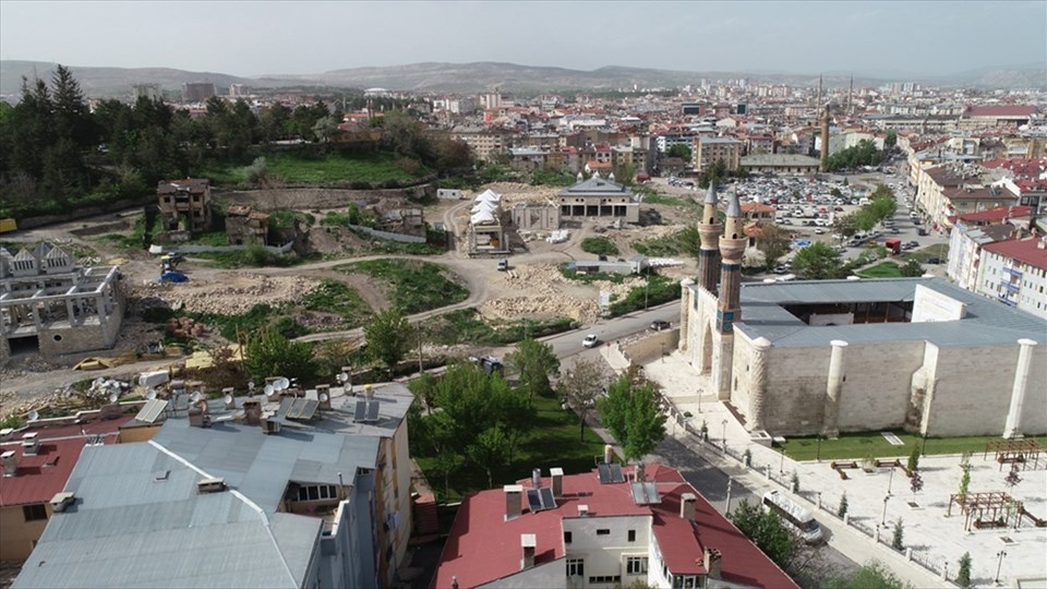 Sivas'ta 100 milyon lira bütçeli Kale Projesi'nin yüzde 30'u tamamlandı - 3
