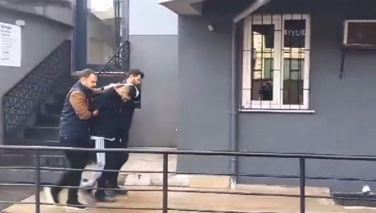 Ümraniye'de İETT şoförüne kurşun yağdıran saldırgan adliyeye sevk edildi Ümraniye'de İETT şoförüne kurşun yağdıran saldırgan adliyeye sevk edildi