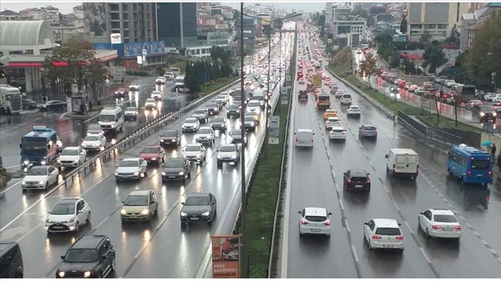 İstanbul'da kuvvetli sağanak yağış: Valilik MGM ve Akom'dan art arda uyarılar - 6