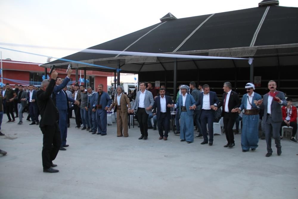 Aşiret düğününde gelinle damada 1 kilo altın - 8