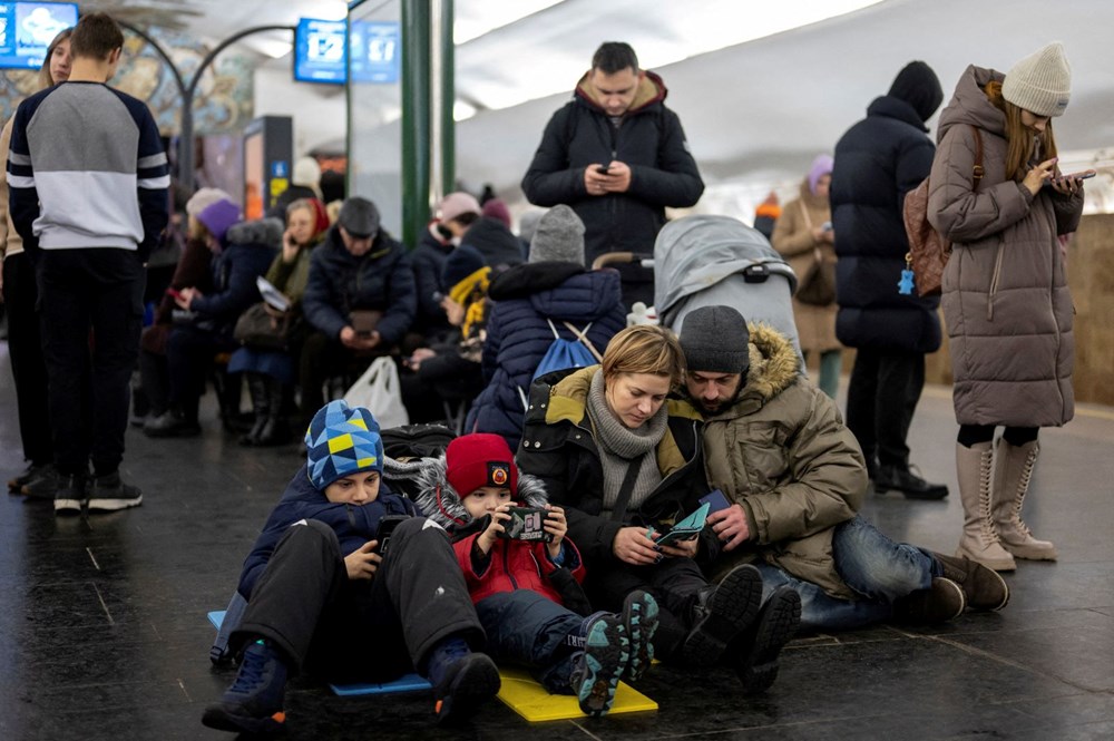Rusya'dan Kiev'e 60'tan fazla füze saldırısı: Halk metro istasyonlarına sığındı - 2